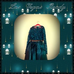 👗💚Jrs 5/6 Emerald Green 2-piece Prom Dress 👗💚